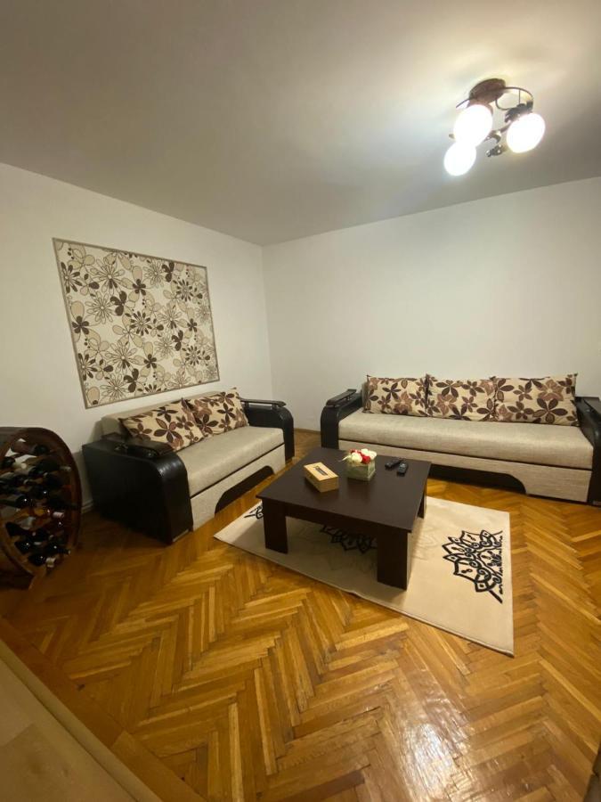 Appartamento Friend'S House Piteşti Esterno foto
